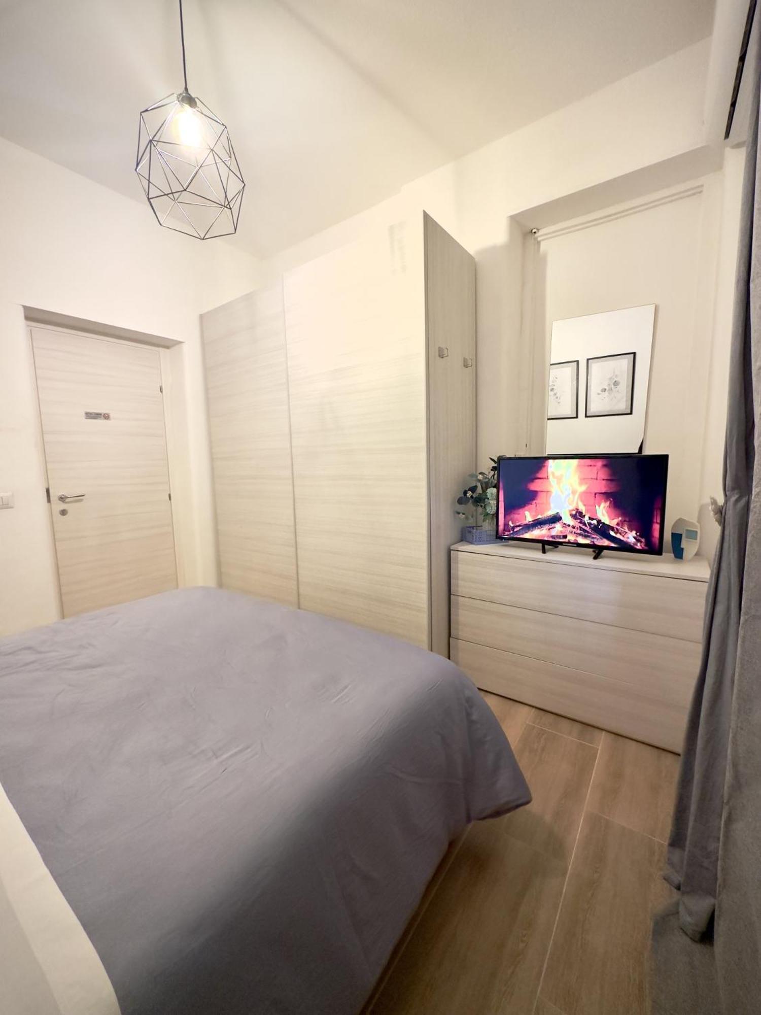Dama House Airport&Hospital Apartment Catania Bagian luar foto