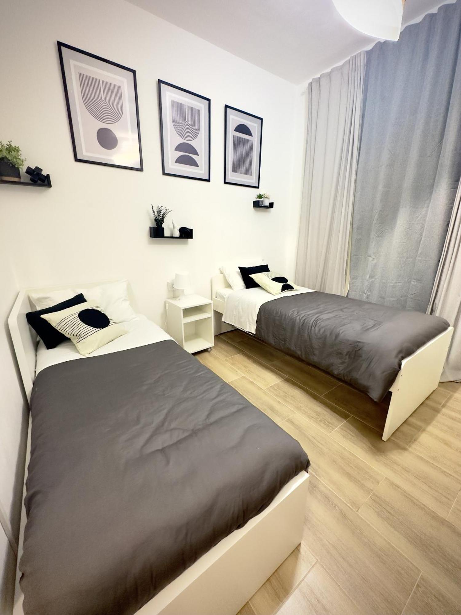 Dama House Airport&Hospital Apartment Catania Bagian luar foto